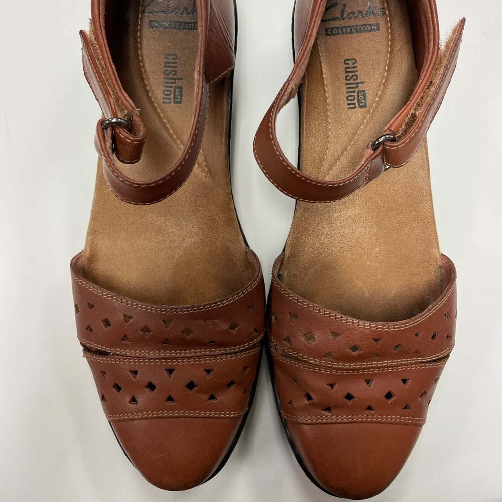 Clarks 13288 Soft Cushion Leather Ankle Strap Closed Sandals Womens Size 8